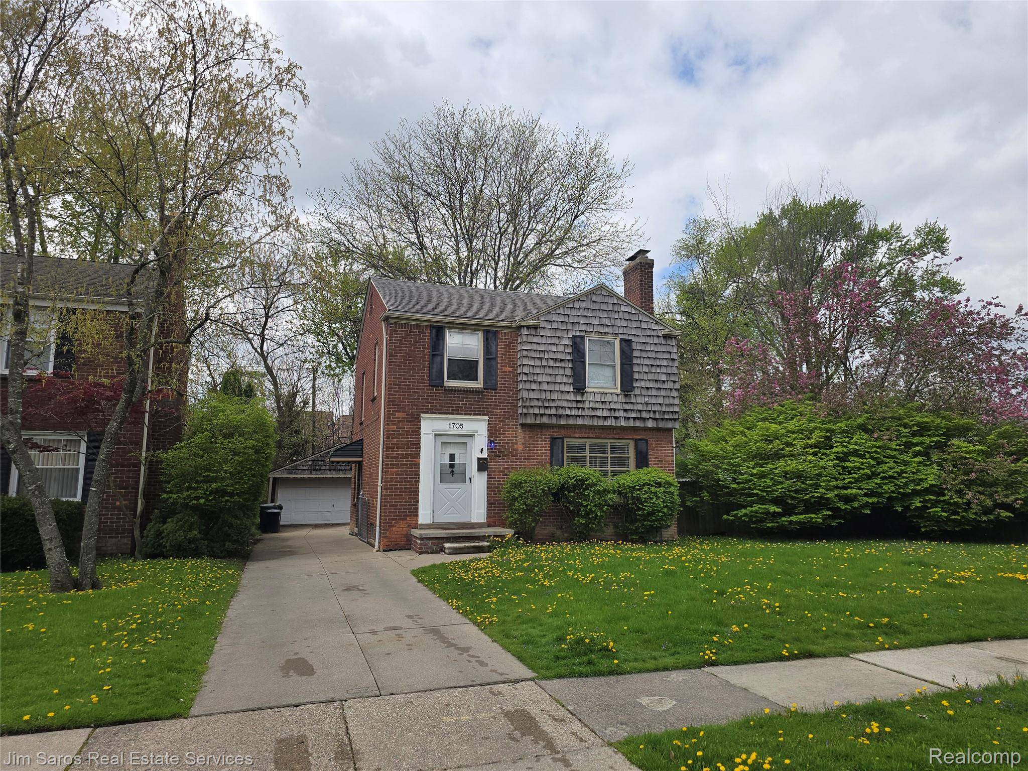 1705 Bournemouth RD, Grosse Pointe Woods, MI 48236