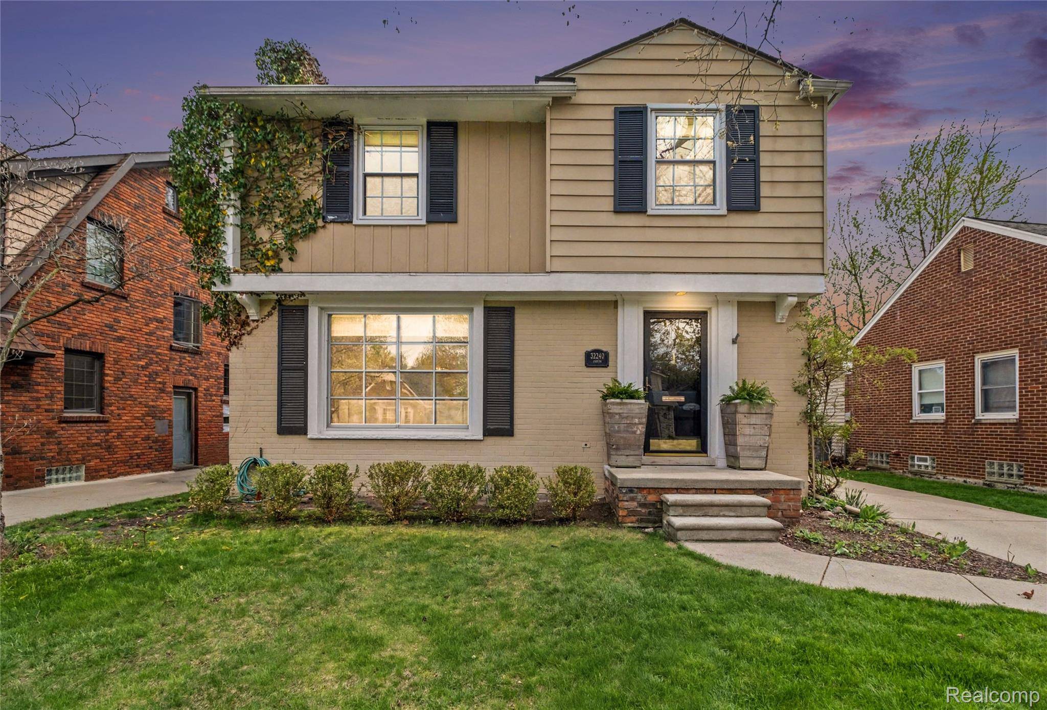 32240 Auburn DR, Beverly Hills Village, MI 48025