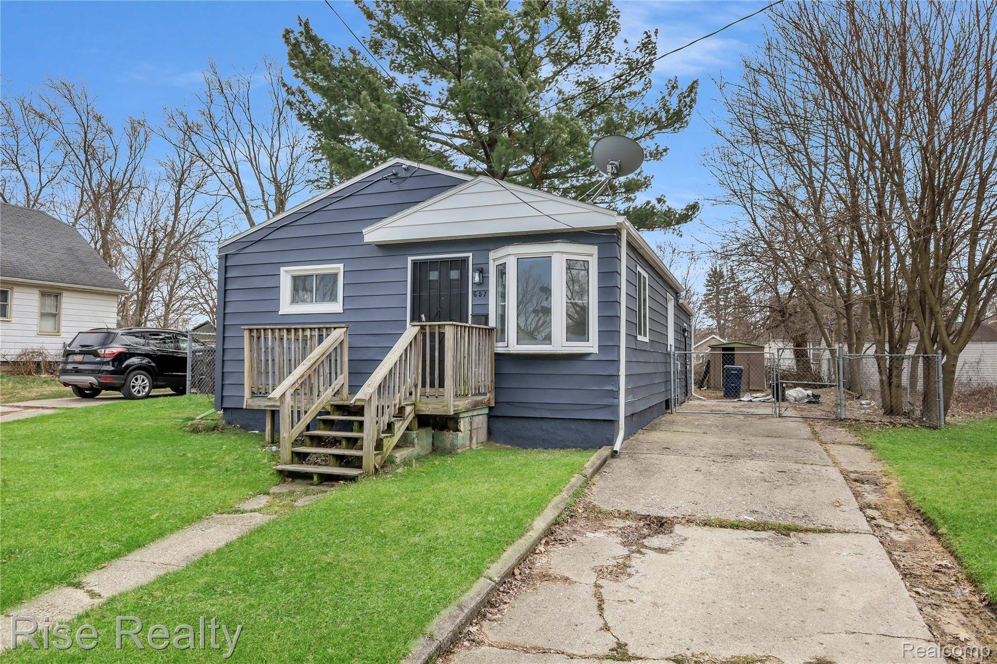 657 Barrie AVE, Flint, MI 48507