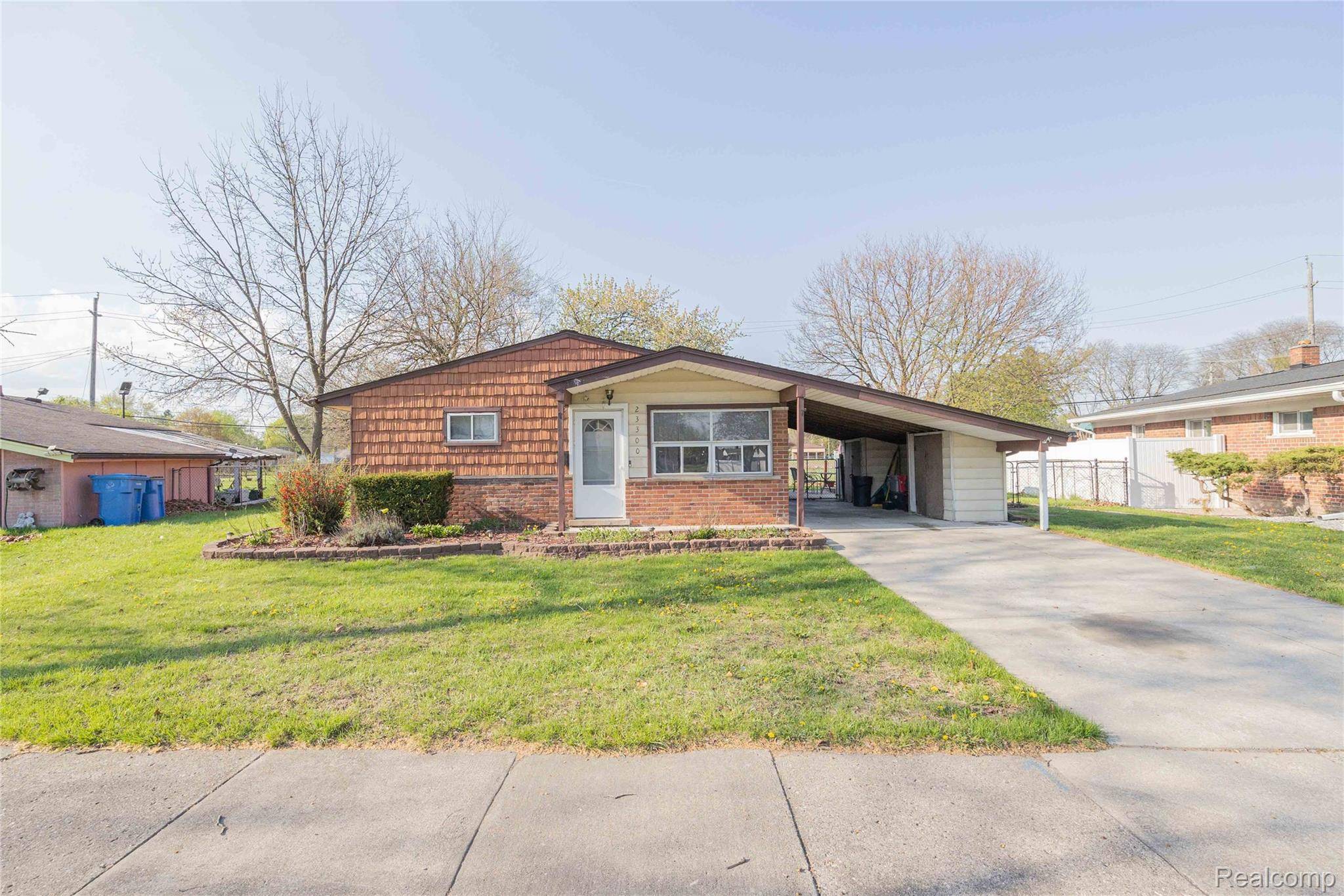 23300 N Brookside DR, Dearborn Heights, MI 48125