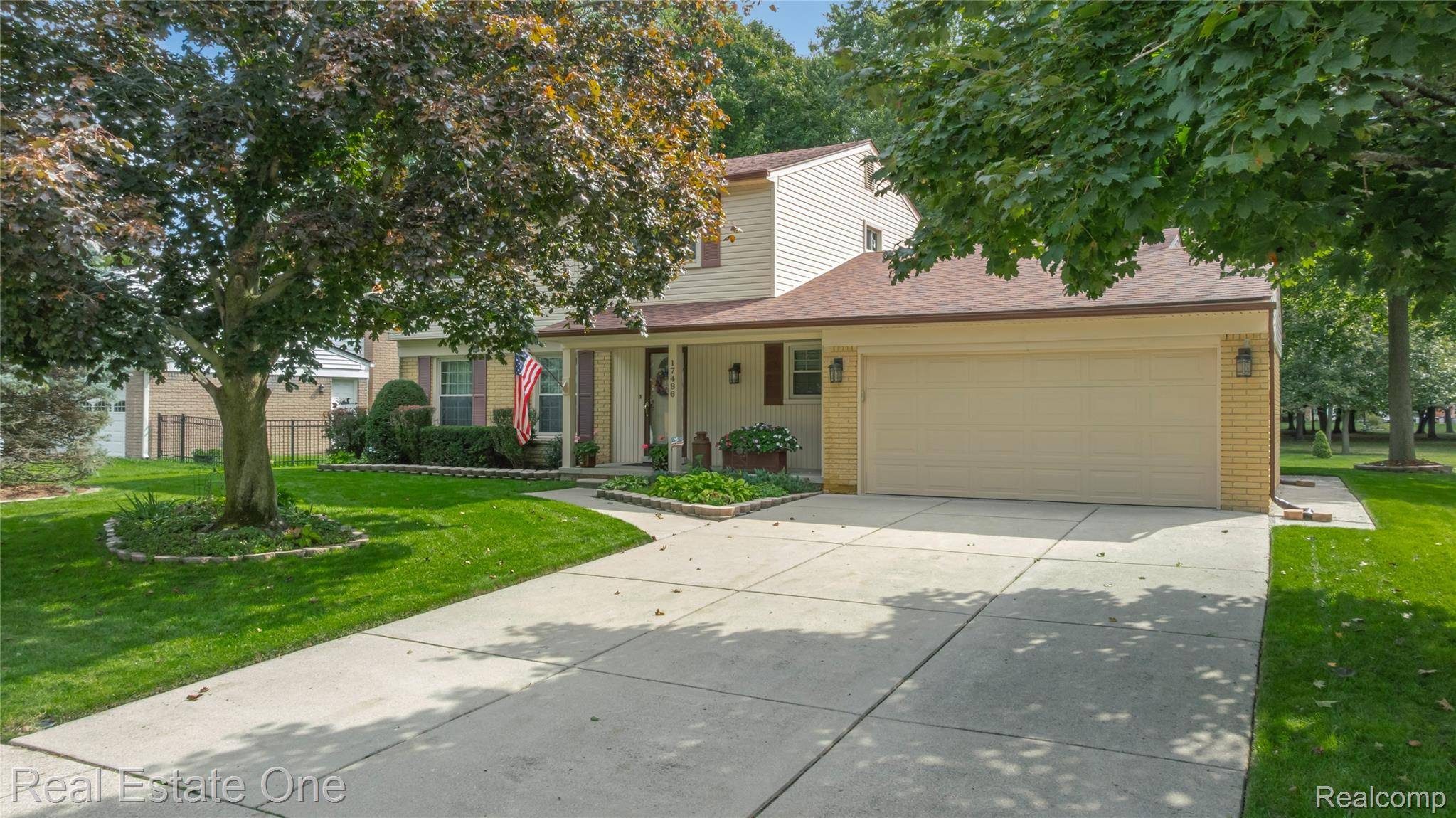 17486 Country Club DR, Livonia, MI 48152