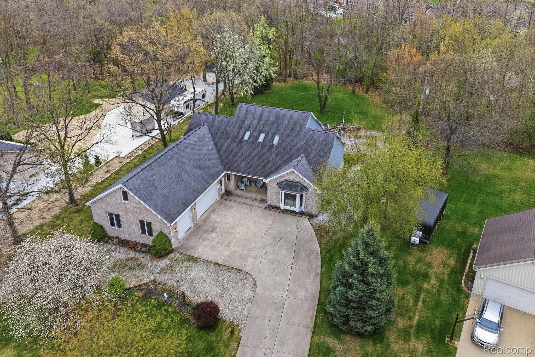 3630 S Shimmons CIR, Auburn Hills, MI 48326