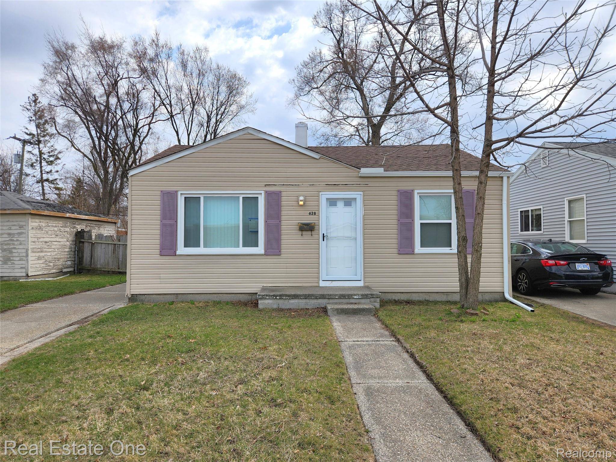628 E JARVIS AVE, Hazel Park, MI 48030