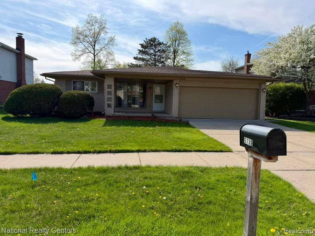 5739 Willow Creek DR, Canton Charter Township, MI 48187