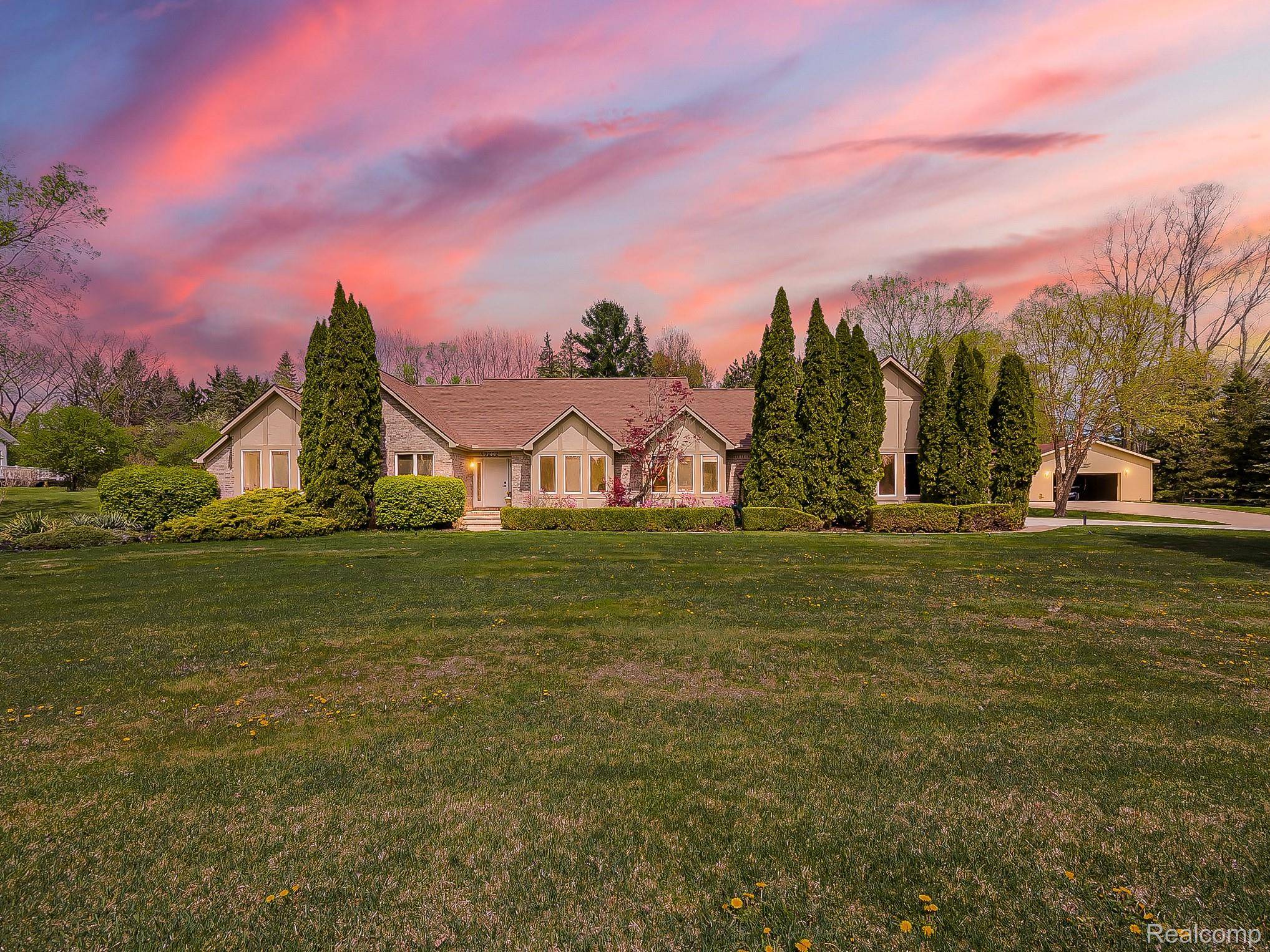 49202 Cheshire LN, Canton Charter Township, MI 48187
