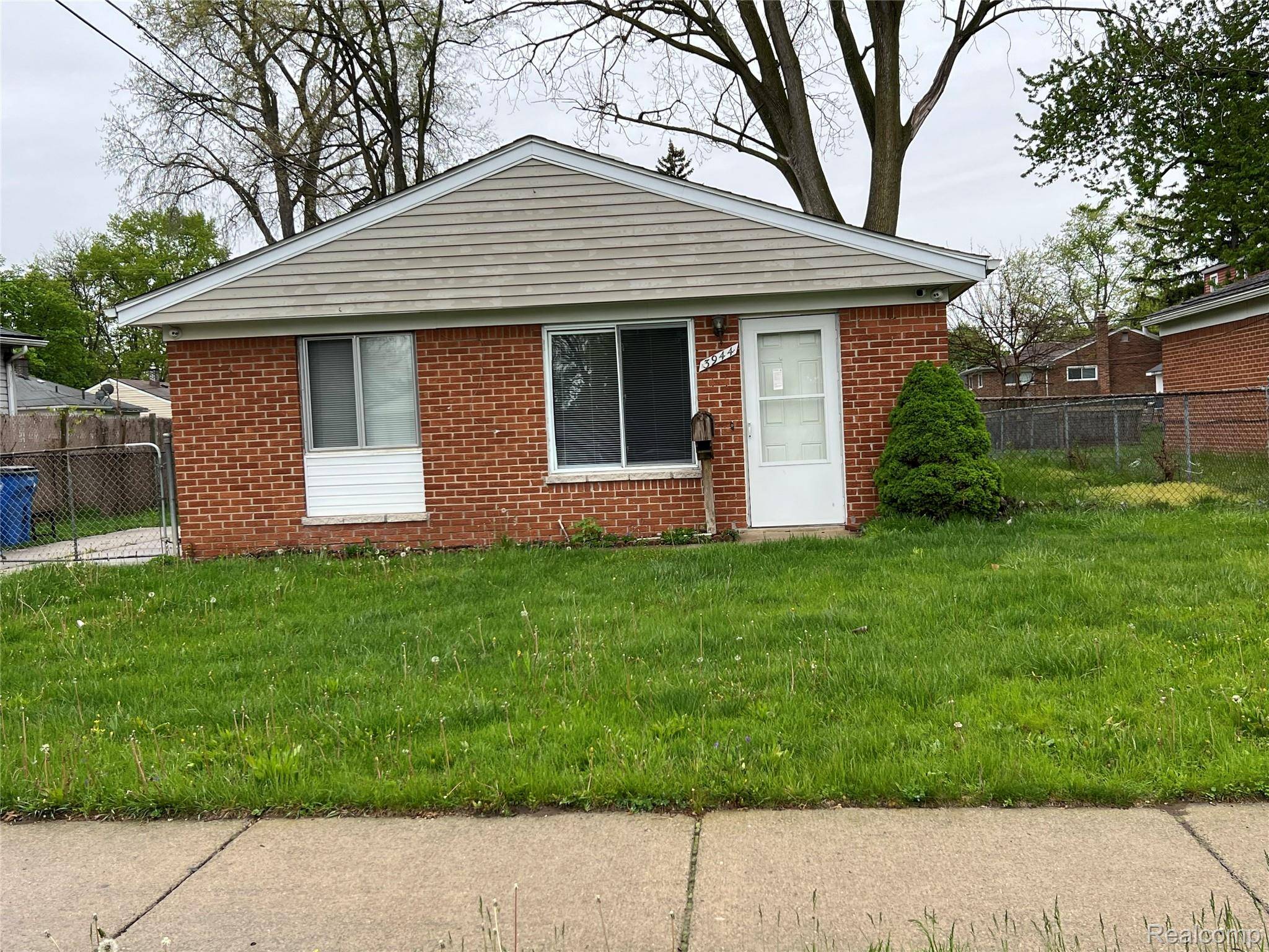 3944 S Gulley RD, Dearborn Heights, MI 48125