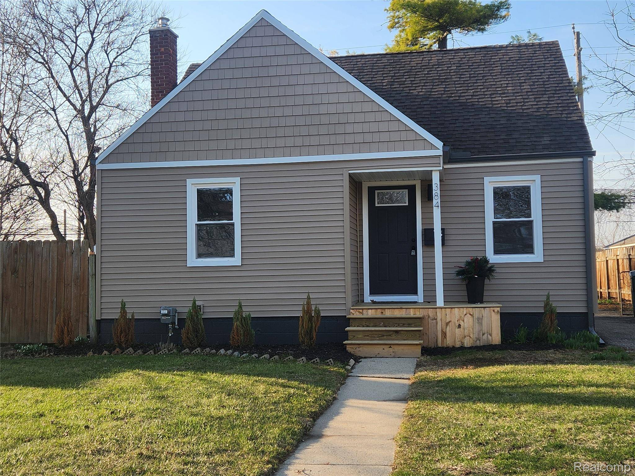 384 E Chesterfield ST, Ferndale, MI 48220
