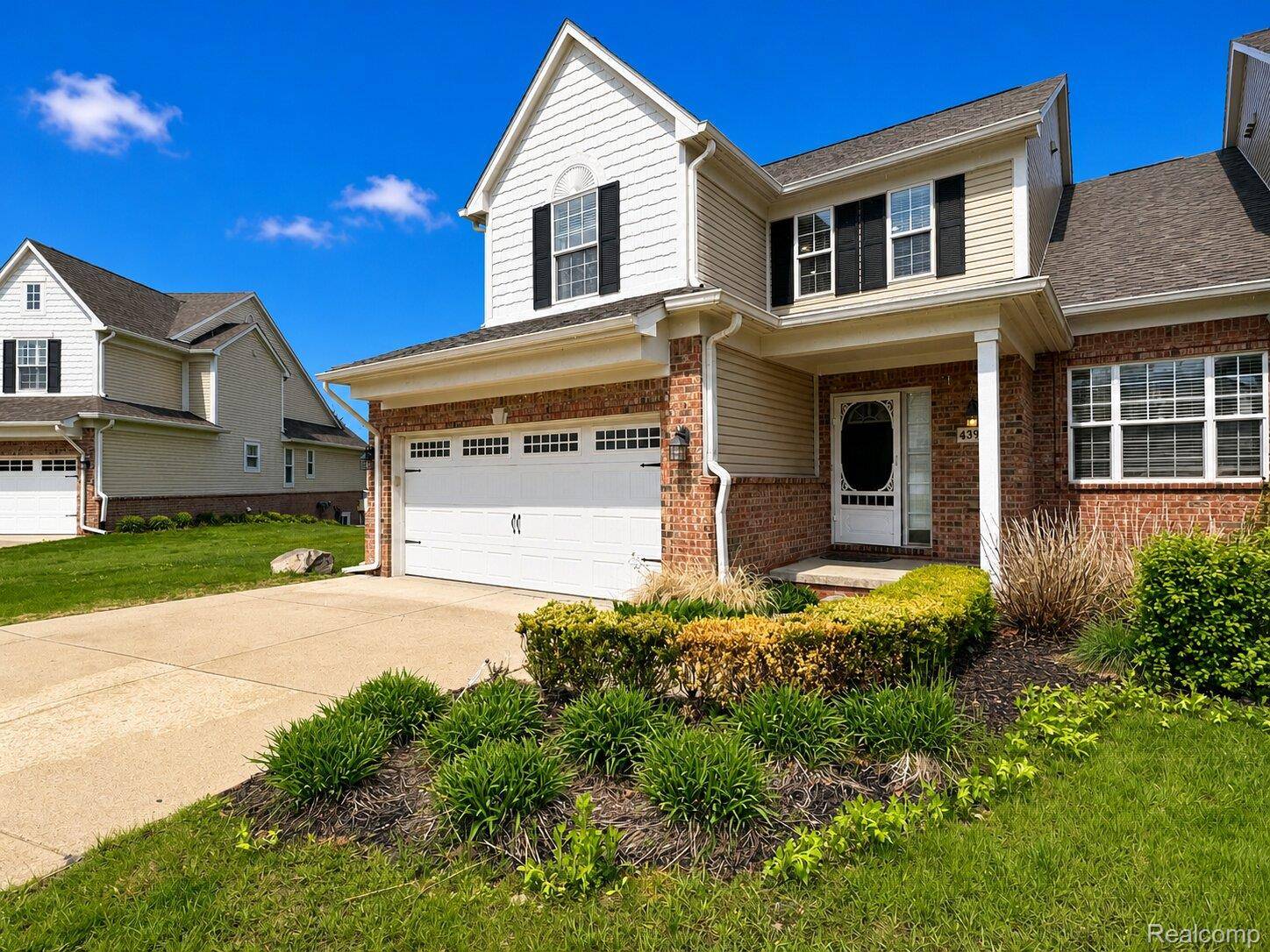 4392 Navin Field LN, Troy, MI 48085