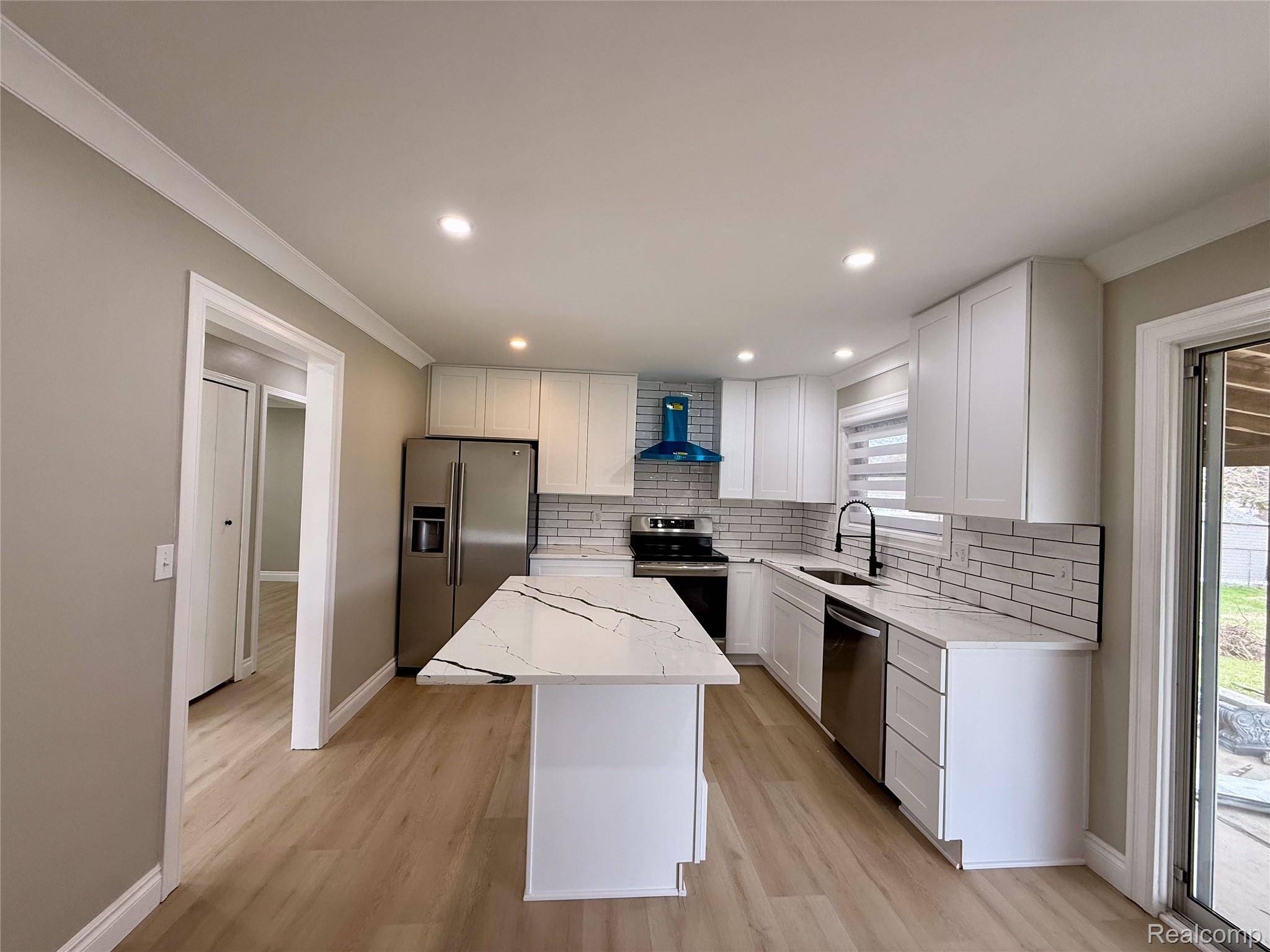 18144 N Oak DR, Clinton Charter Township, MI 48038