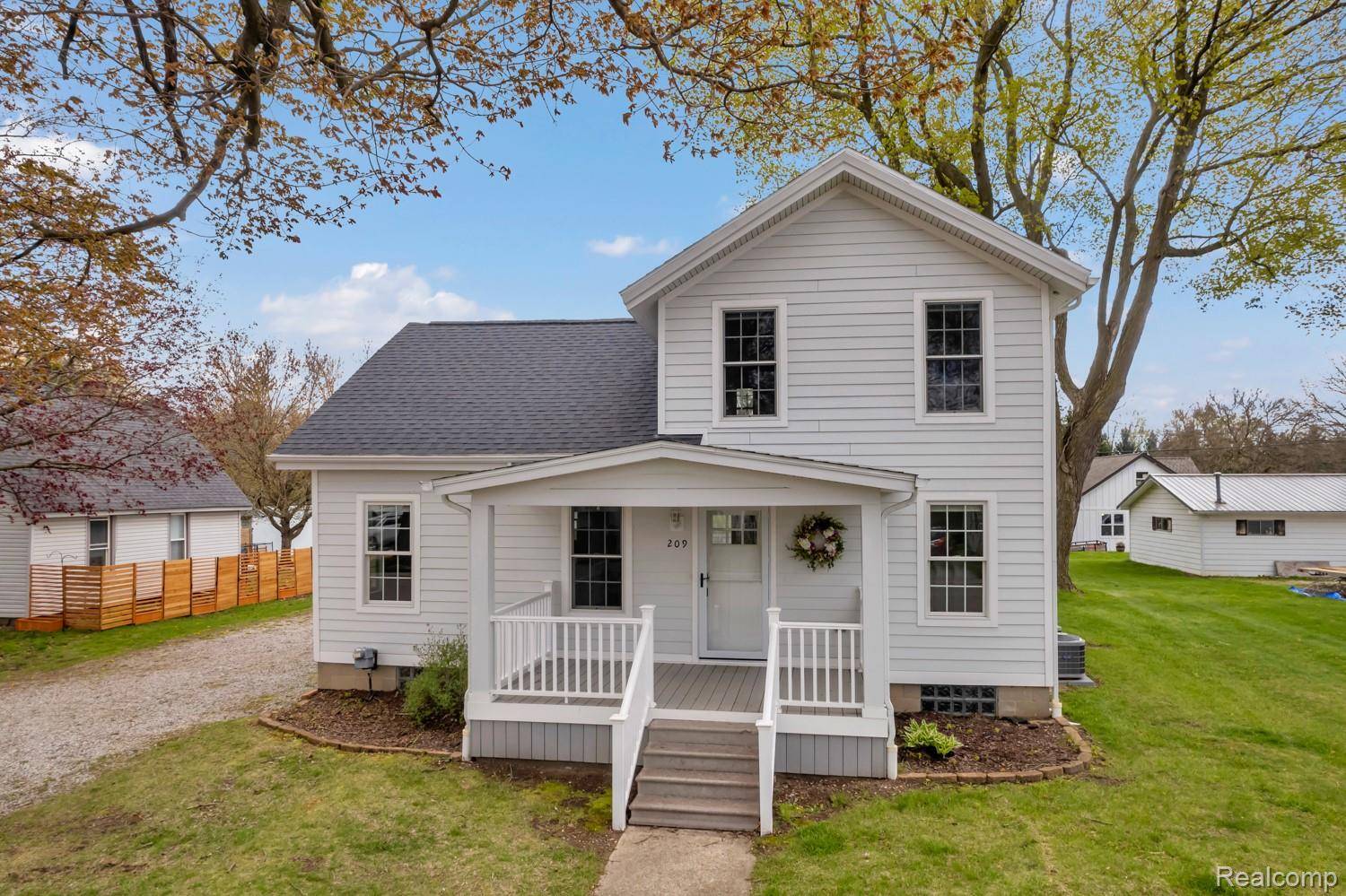 209 S Bristol ST, Almont Village, MI 48003