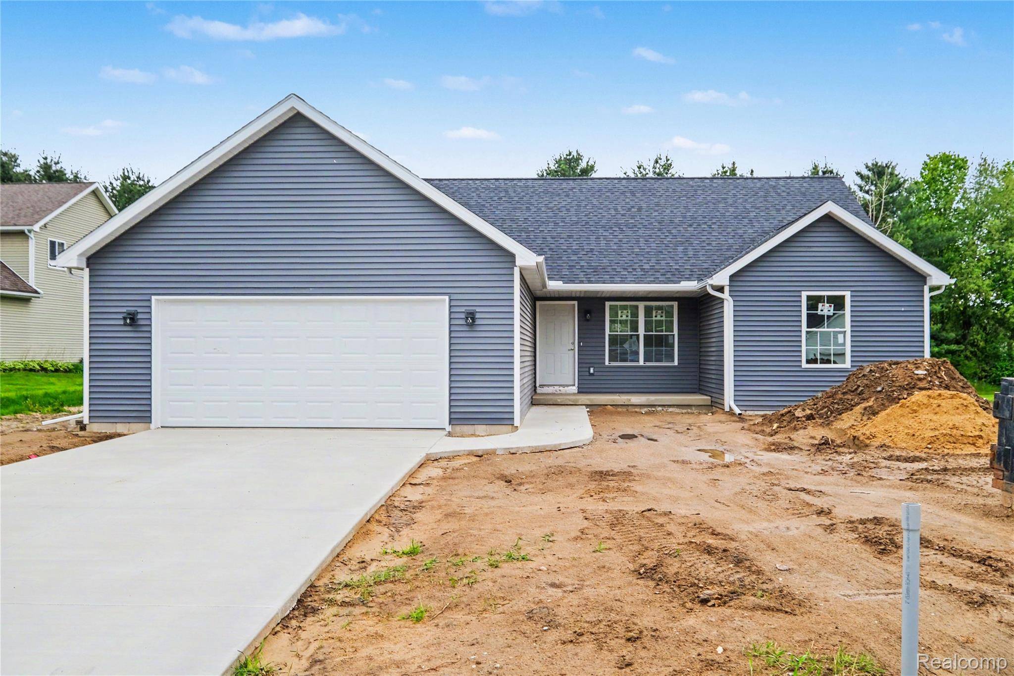2423 Whisper ridge DR, Burton, MI 48507