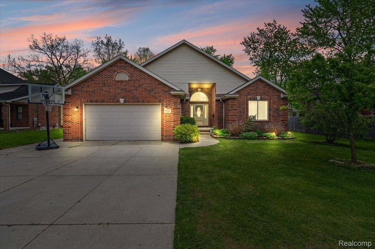 1520 Garden ST, Garden City, MI 48135