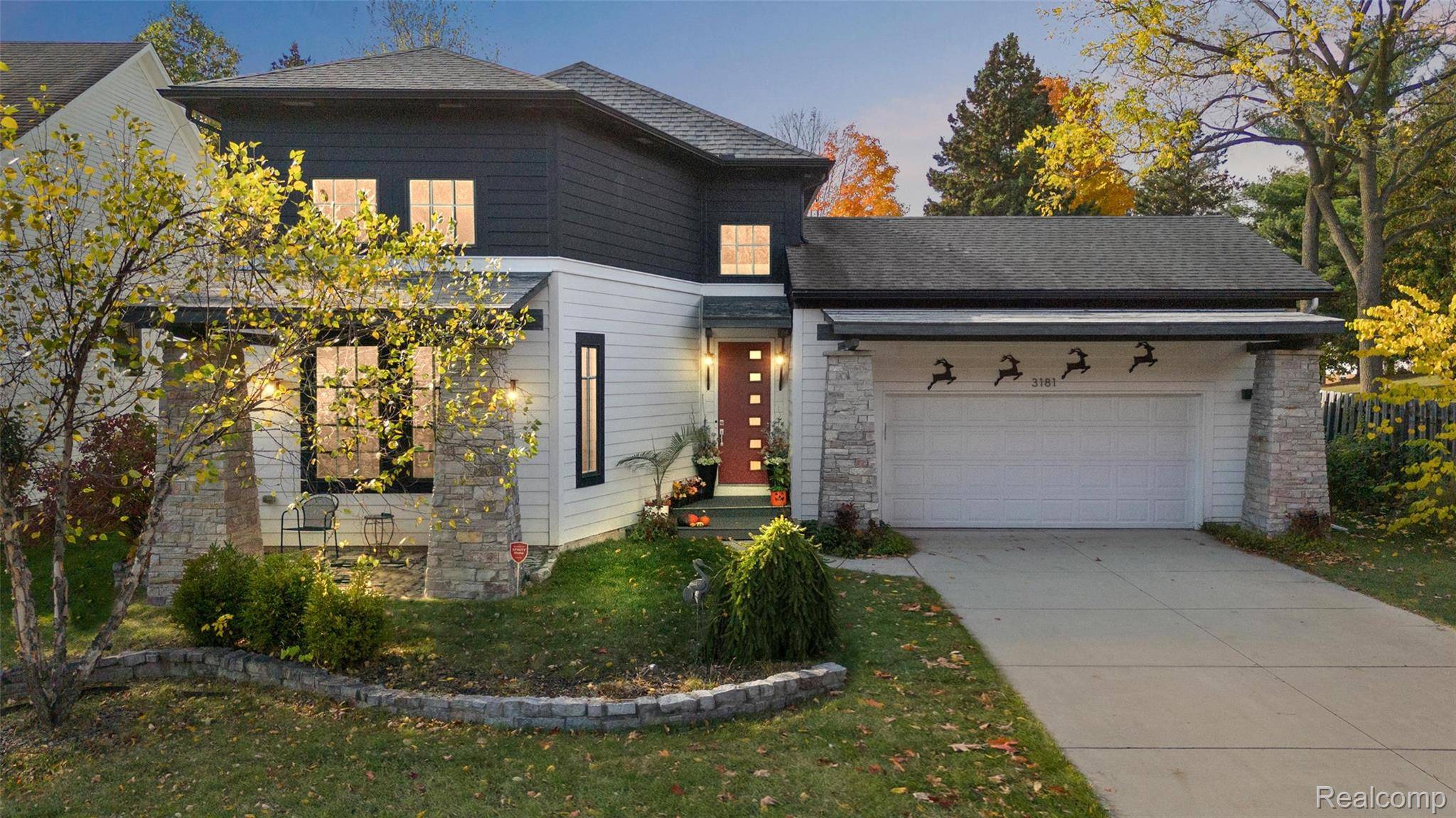 3181 Rabeeh DR, Auburn Hills, MI 48326