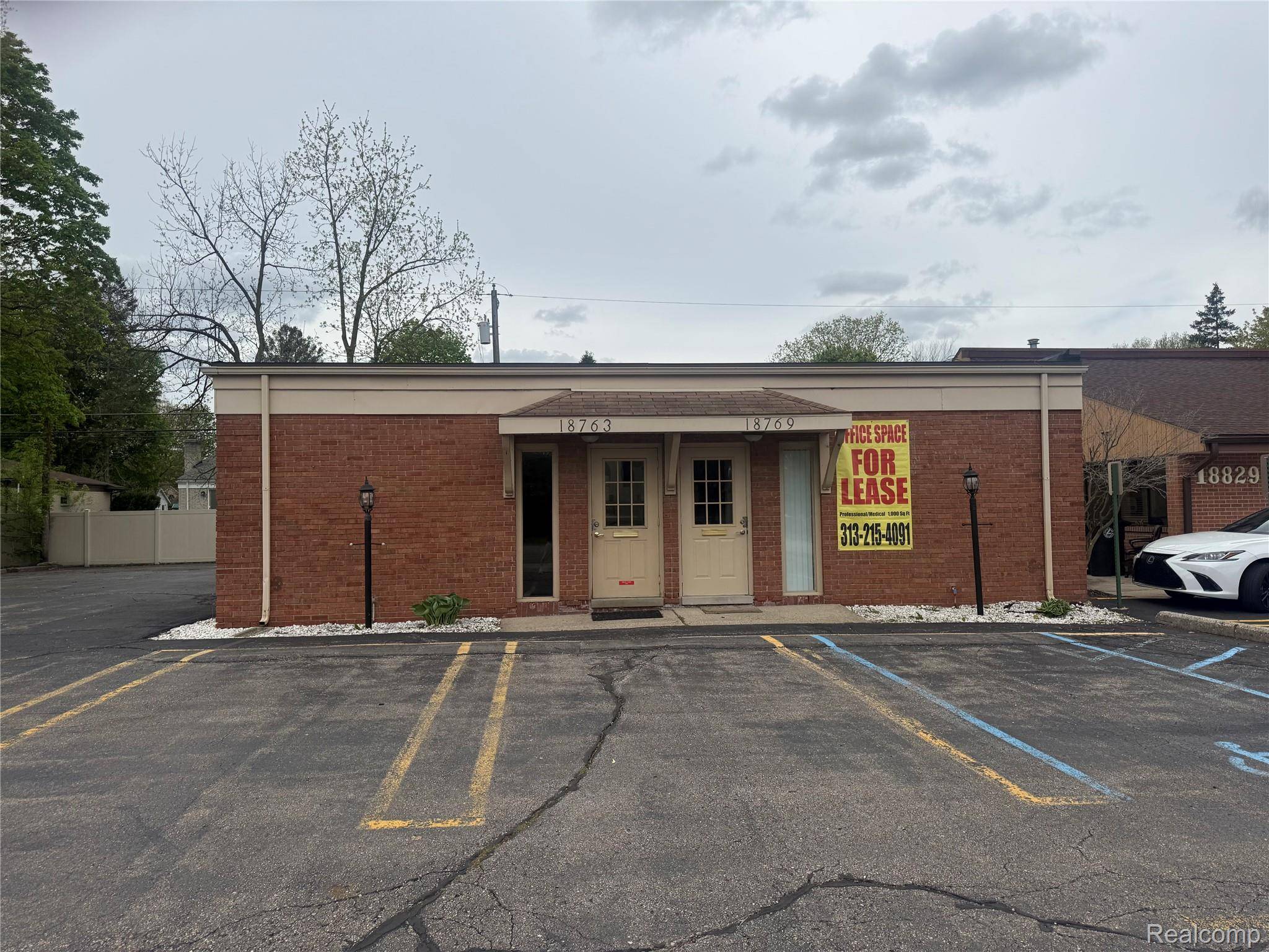 18769 Farmington RD, Livonia, MI 48152
