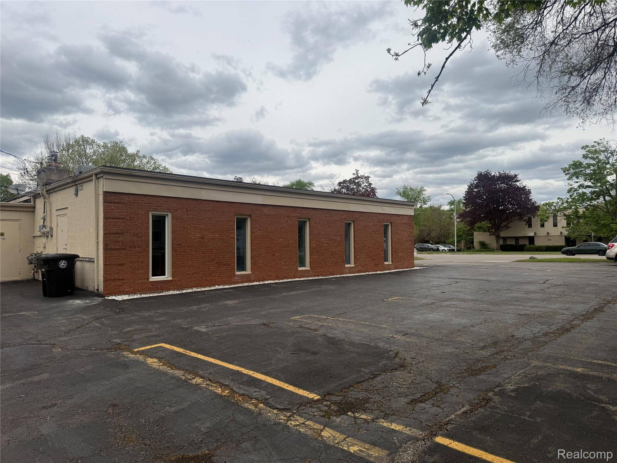 18769 Farmington RD, Livonia, MI 48152