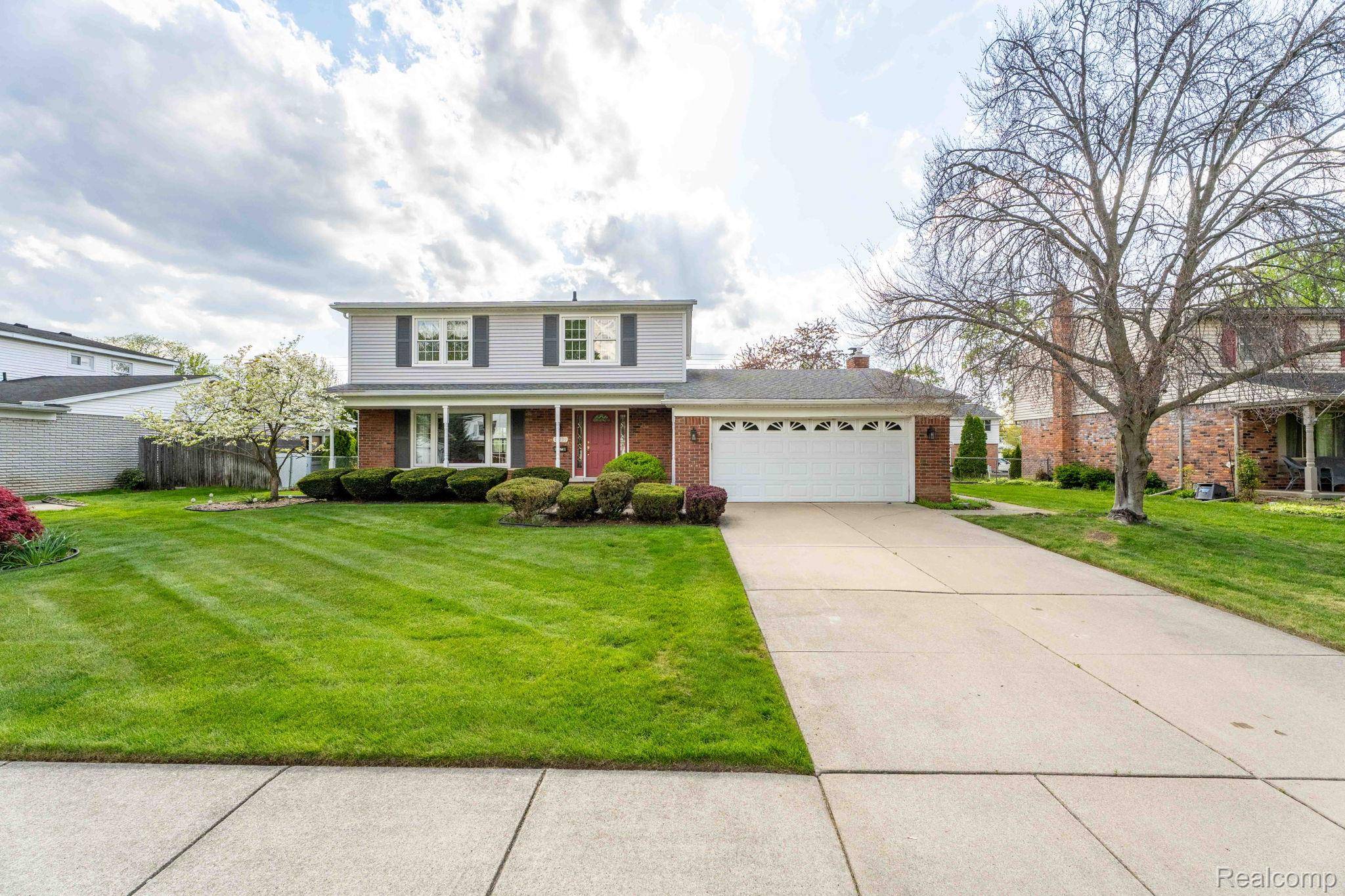 16299 Edgewood DR, Livonia, MI 48154