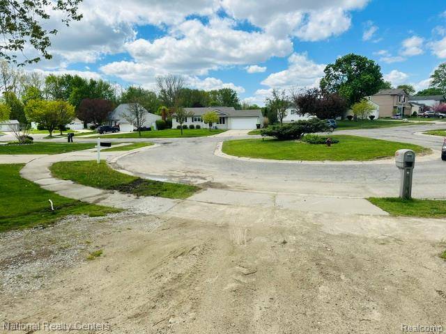 931 Norchester ST, South Lyon, MI 48178