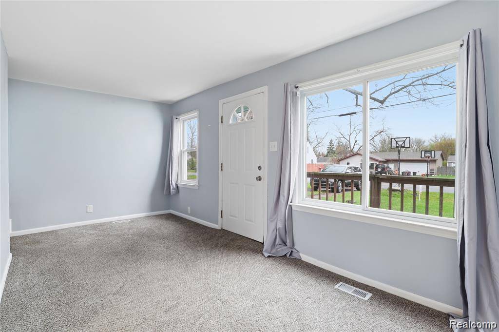 2164 Savoy AVE, Burton, MI 48529