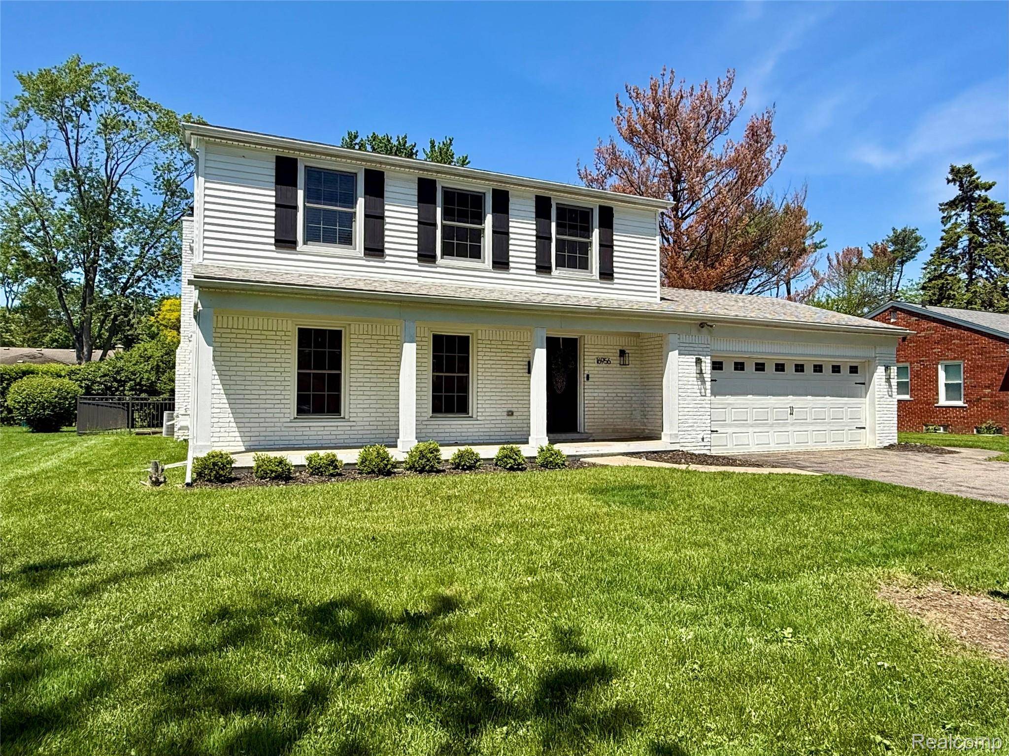 16956 Lauderdale AVE, Beverly Hills Village, MI 48025