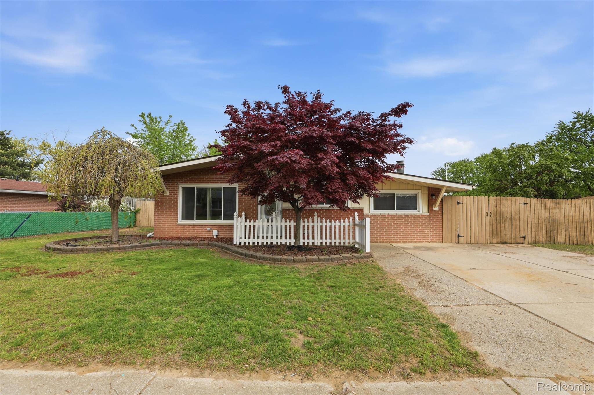 245 Darwin ST, Westland, MI 48186