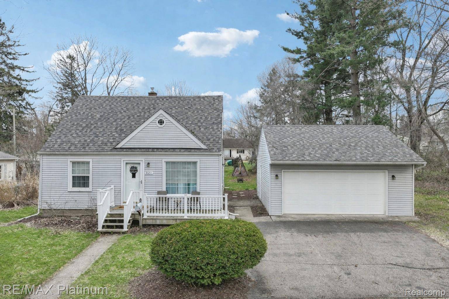 521 W Crane ST, Howell, MI 48843