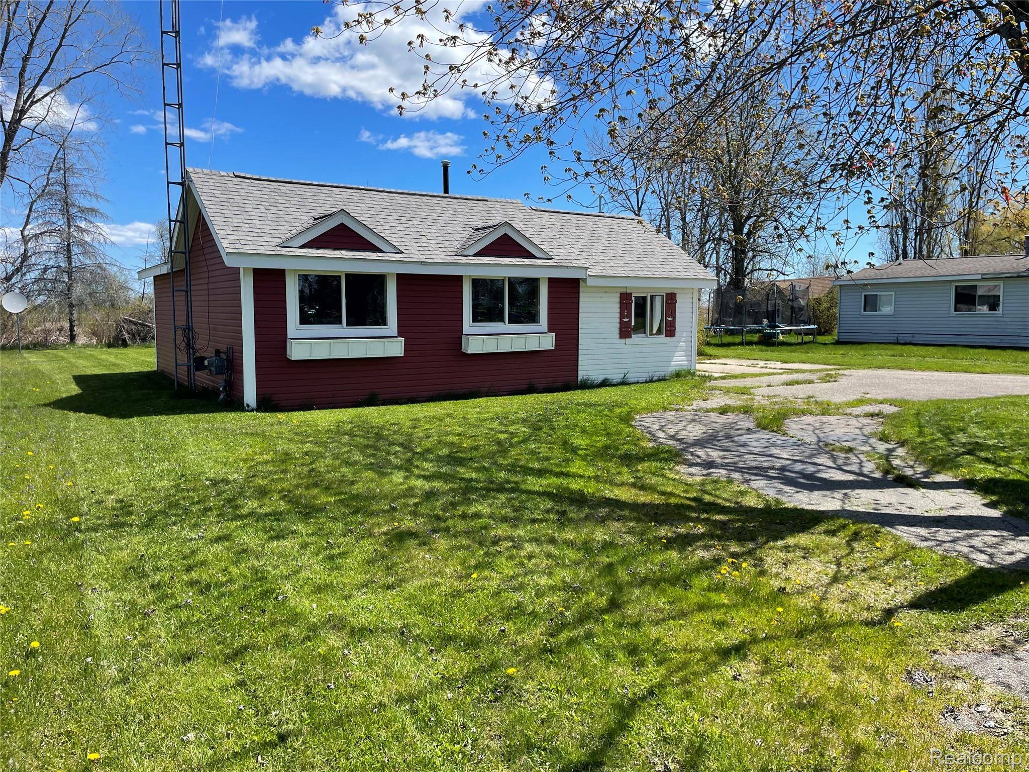 1847 S Riverside DR, Au Gres, MI 48703