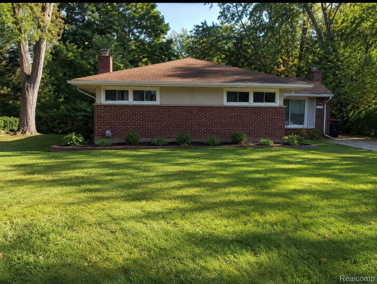 29358 Westbrook Pkwy, Southfield, MI 48076