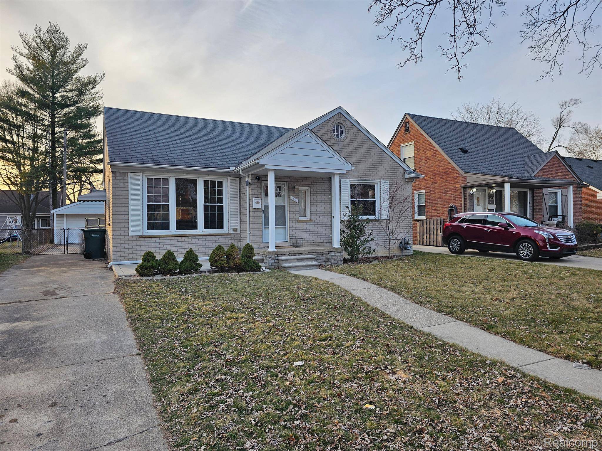 1501 N SILVERY LN, Dearborn, MI 48128
