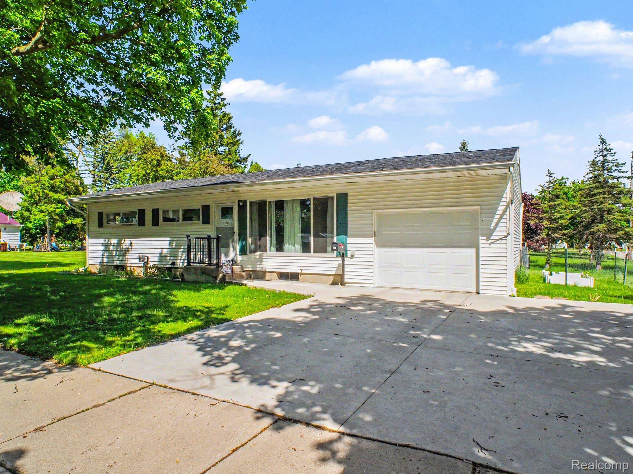 425 Rockingham AVE, Alma, MI 48801
