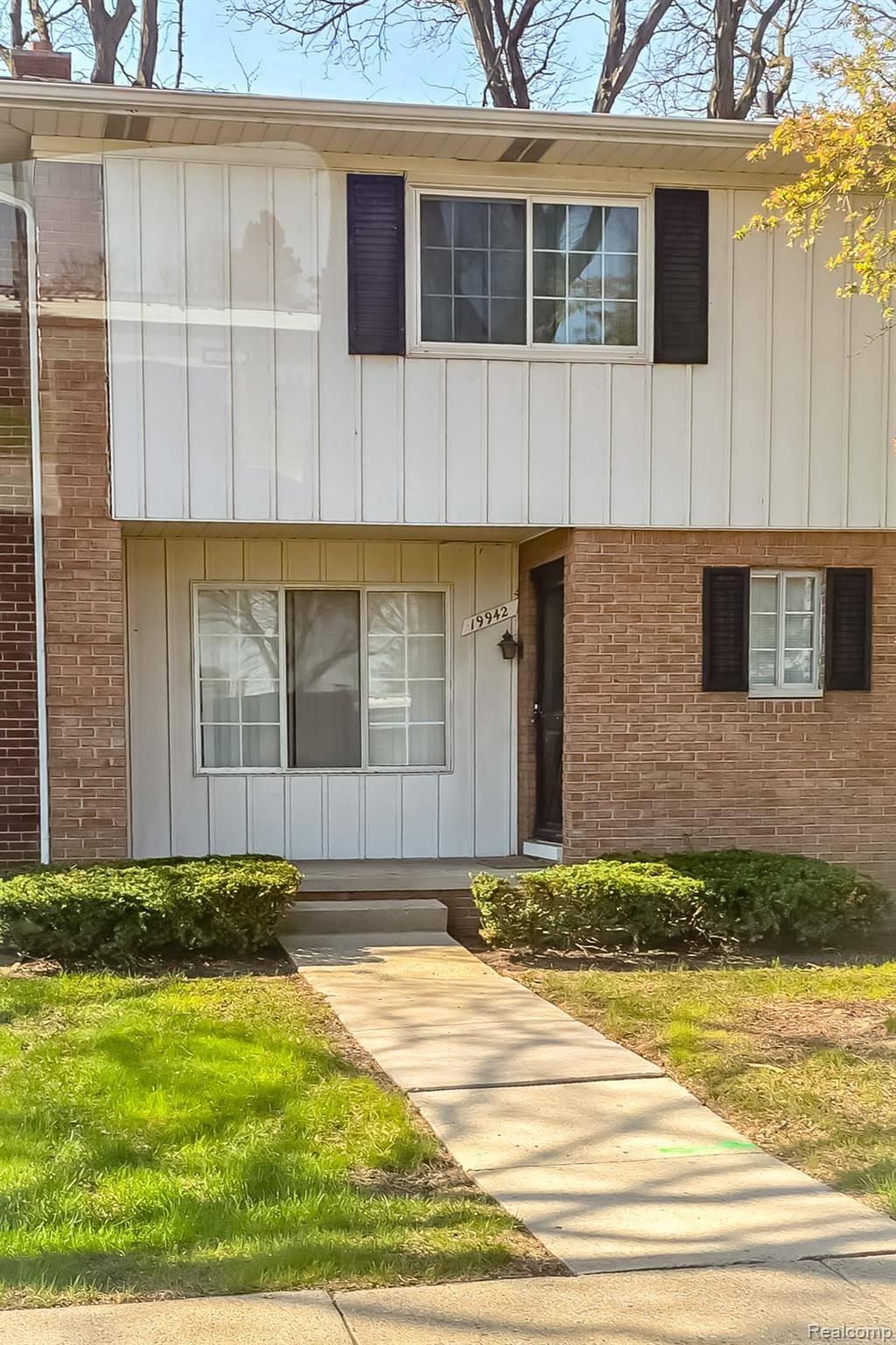 19942 Vernier RD, Harper Woods, MI 48225