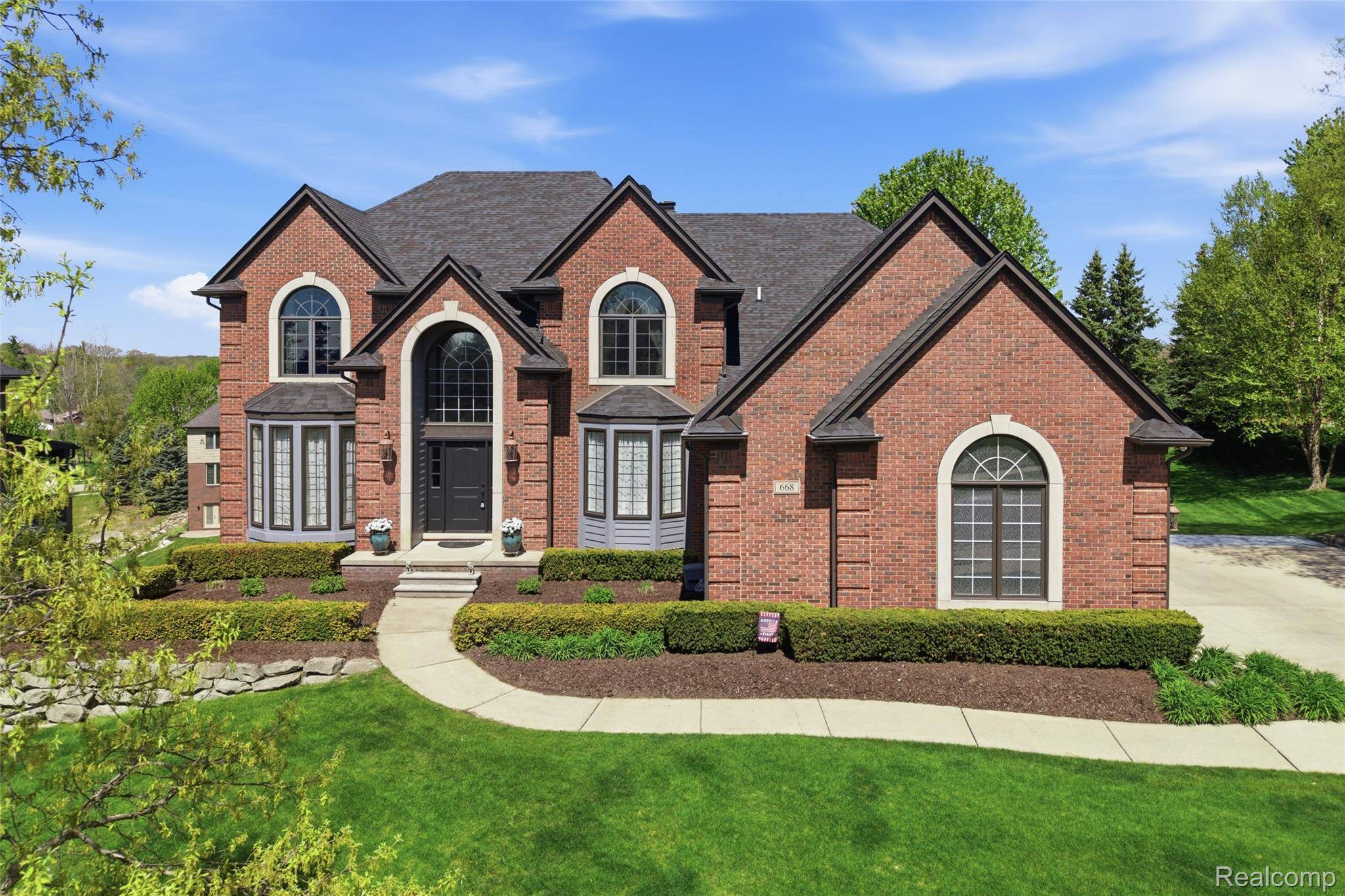 668 Springview DR, Rochester, MI 48307