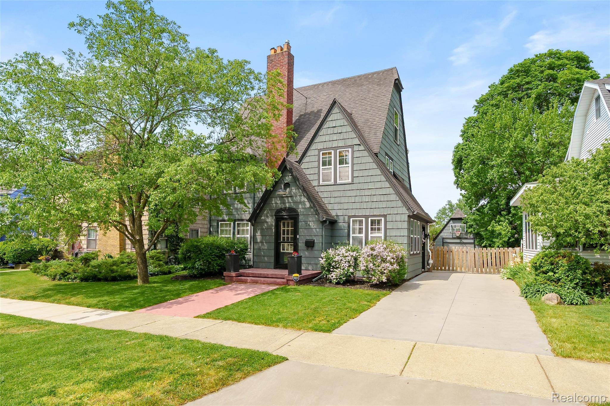 2430 Outlook ST, Kalamazoo, MI 49001
