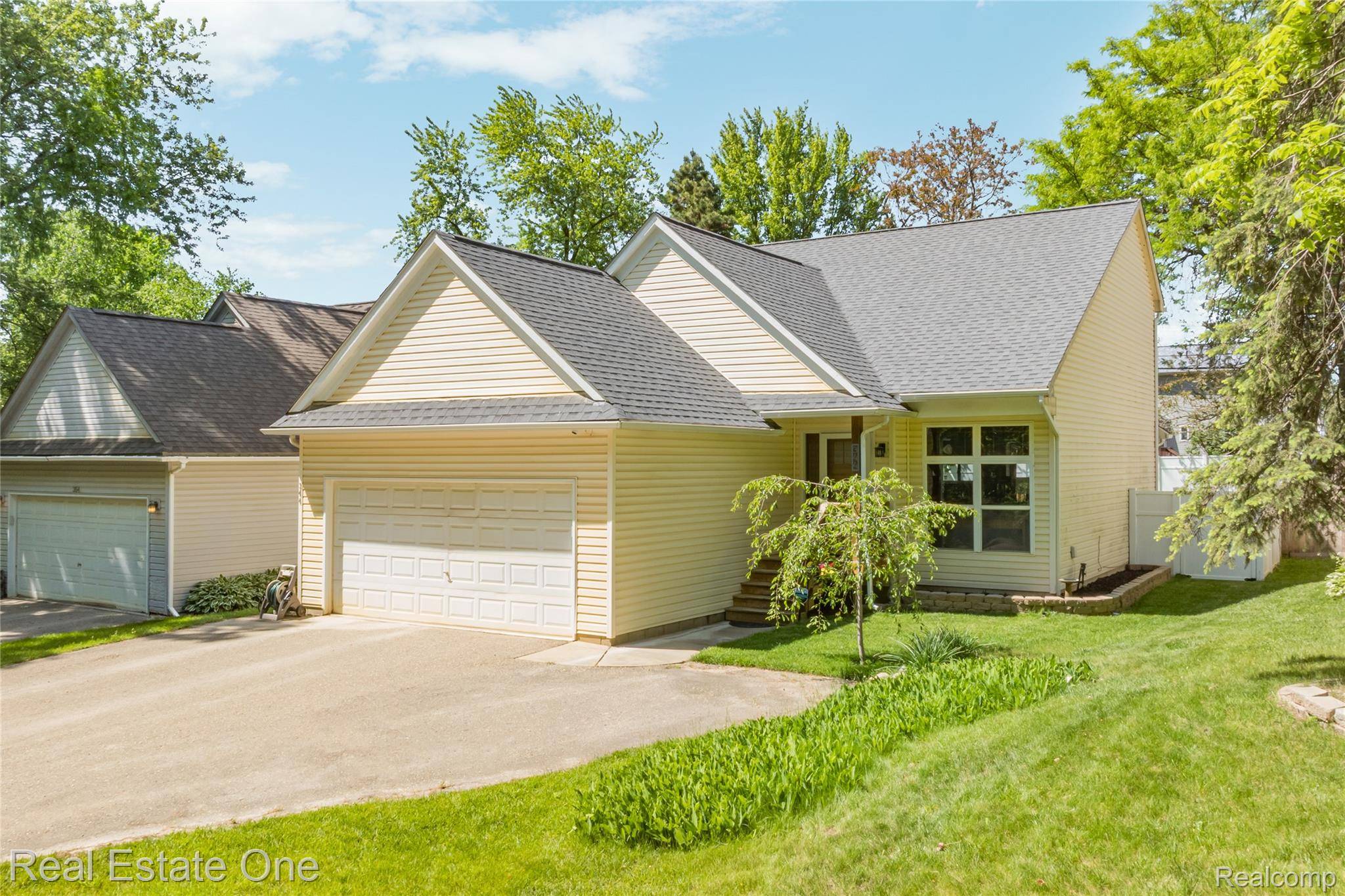 344 N Lake Angelus RD, Auburn Hills, MI 48326