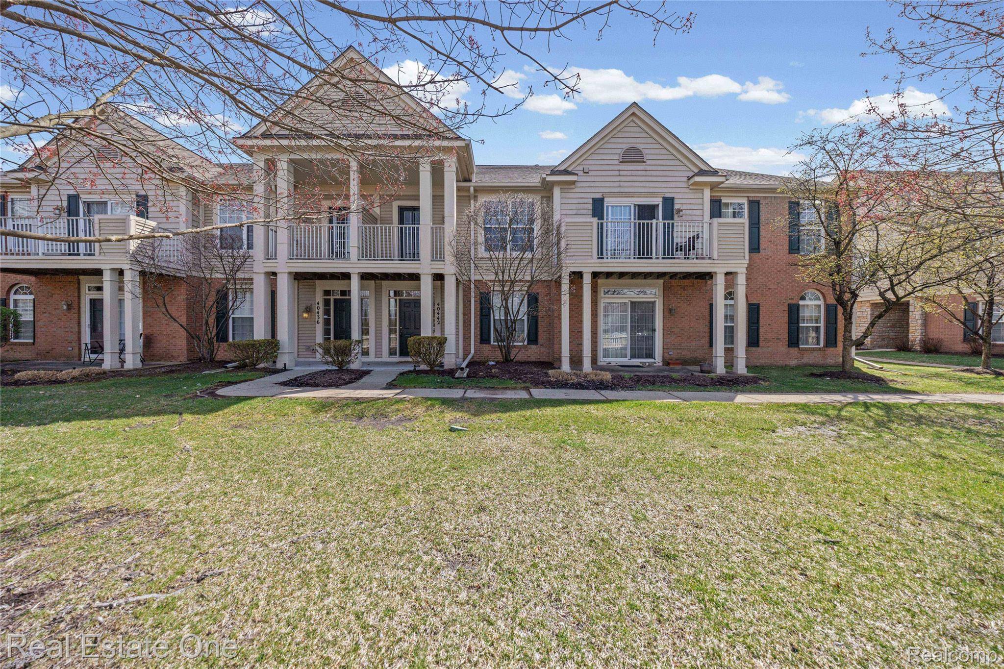 40442 Bay Harbor LN, Canton Charter Township, MI 48188