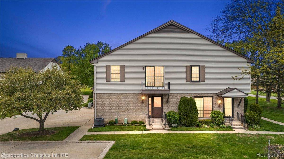 35164 N Bay CIR, Harrison Charter Township, MI 48045