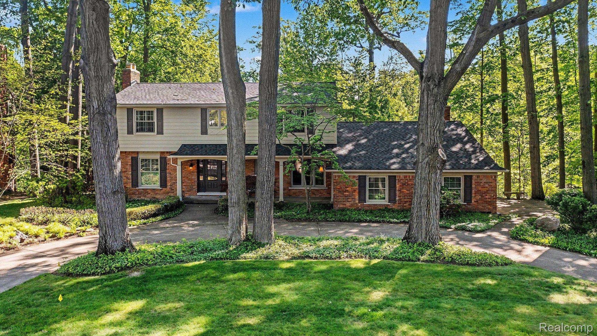 22586 N Nottingham DR, Beverly Hills Village, MI 48025