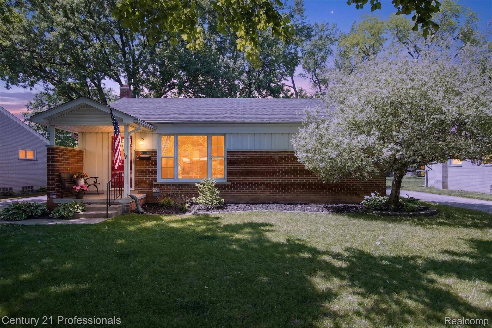 31772 Folkstone DR, Farmington, MI 48336