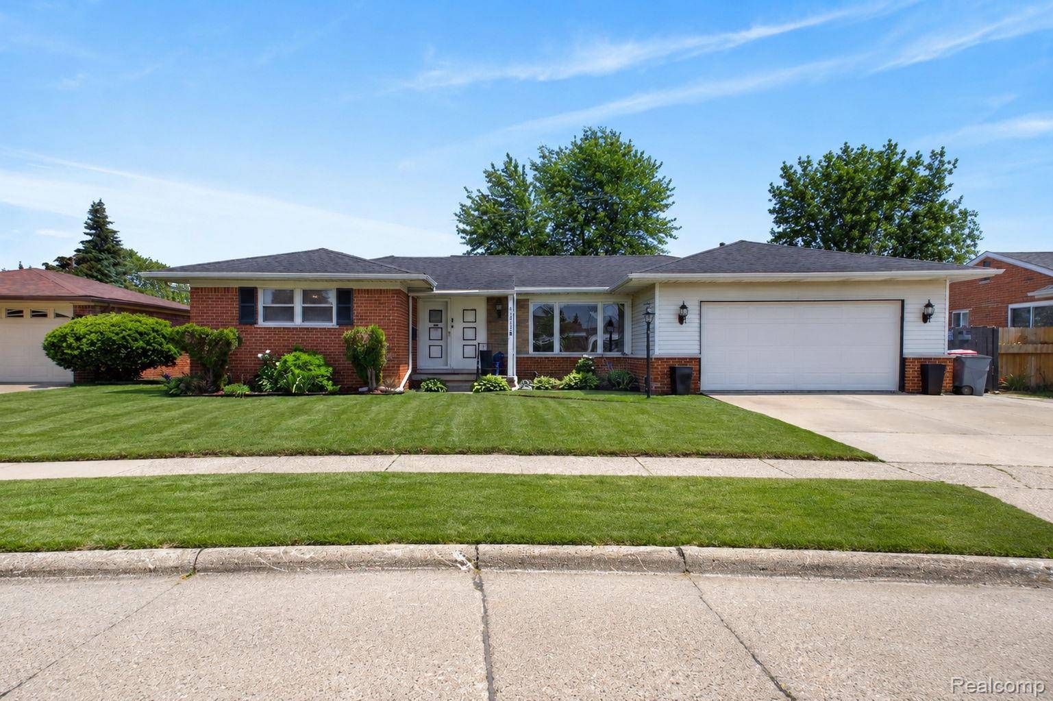 31822 Slumber LN, Fraser, MI 48026