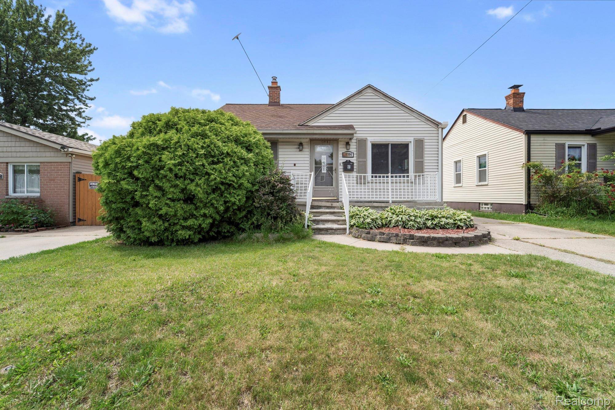 19304 Connecticut ST, Roseville, MI 48066