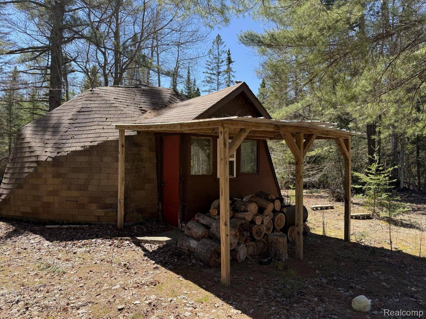 9718 W Black River RD, Hudson Township, MI 49762