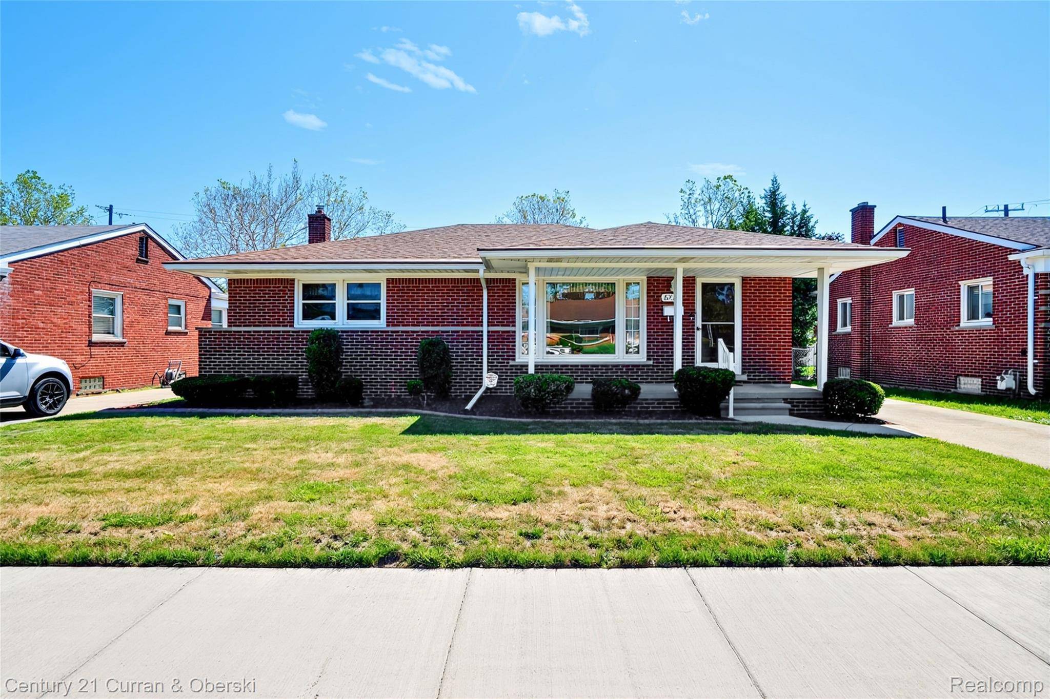 8224 N Evangeline ST, Dearborn Heights, MI 48127