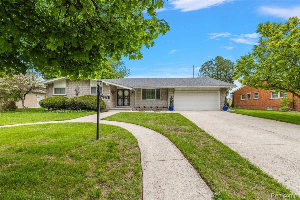 17141 Westhampton RD, Southfield, MI 48075