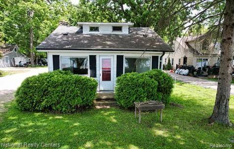 1494 Maxfield RD, Hartland Township, MI 48353