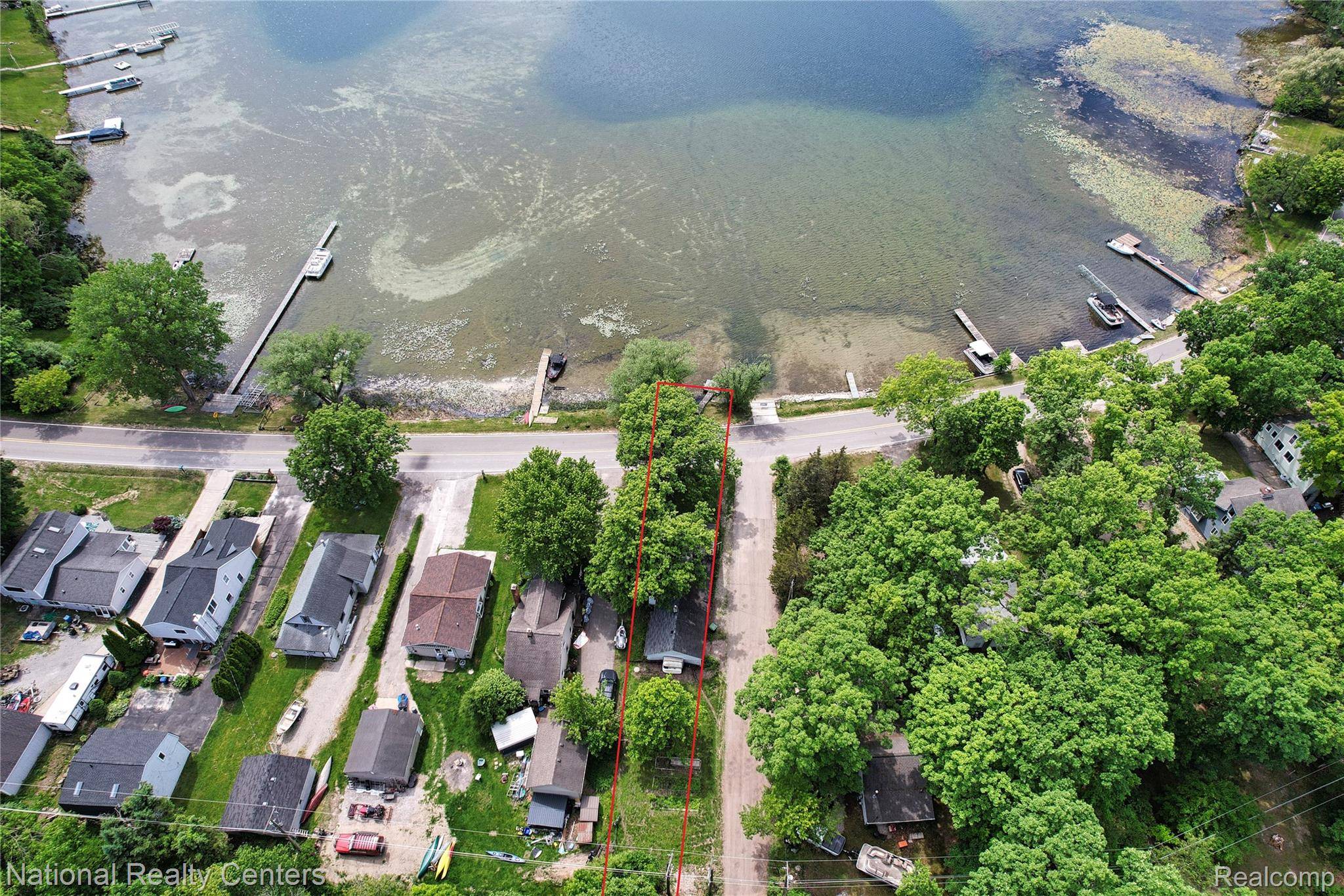 1494 Maxfield RD, Hartland Township, MI 48353