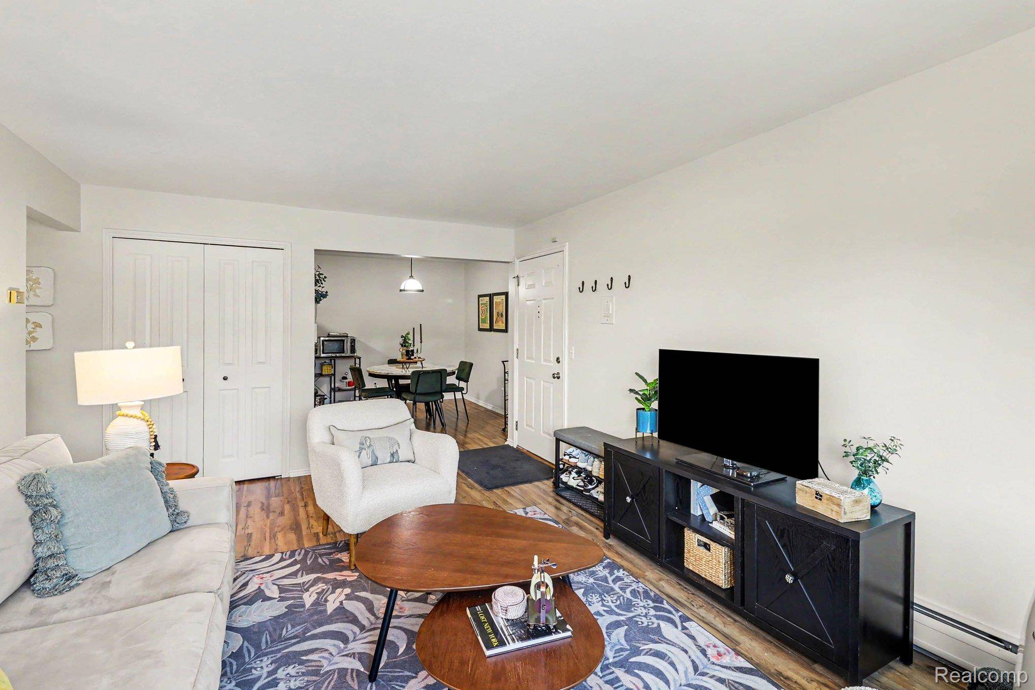 2440 Parmenter BLVD #204, Royal Oak, MI 48073