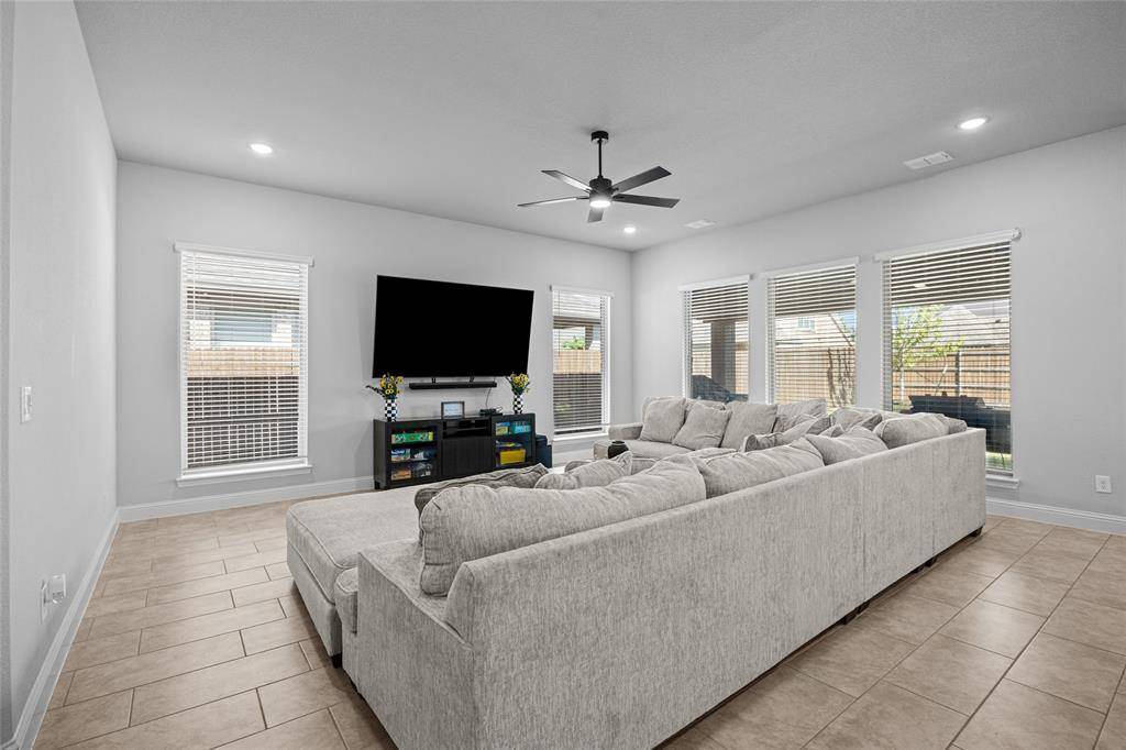 293 Resting Place Road, Waxahachie, TX 75165