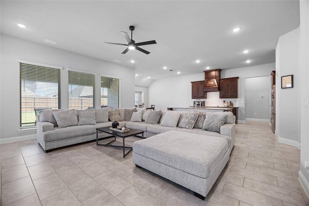 293 Resting Place Road, Waxahachie, TX 75165