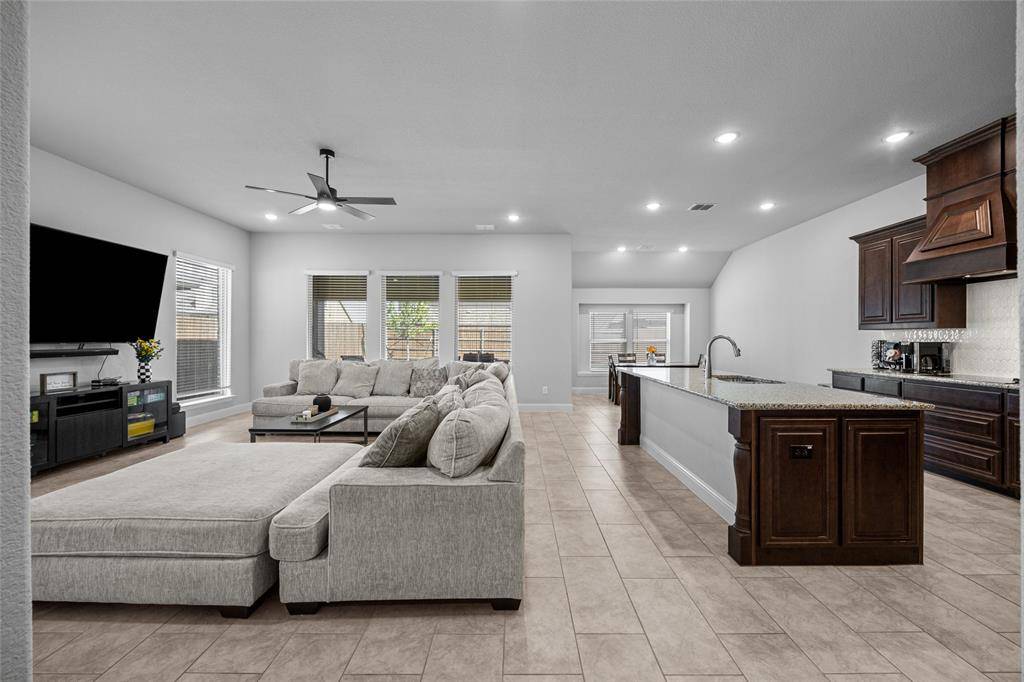 293 Resting Place Road, Waxahachie, TX 75165