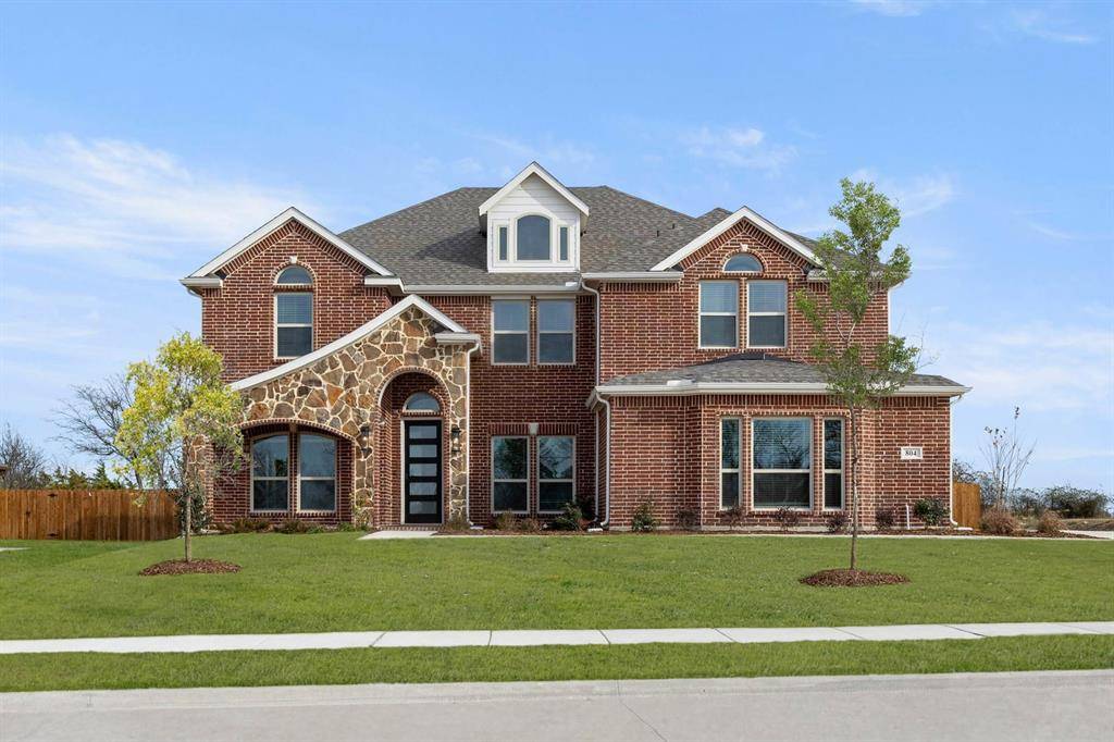804 S Hidden Lakes Drive, Desoto, TX 75115