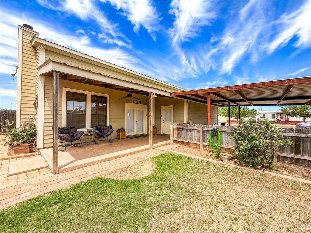 304 S Madison Avenue, Aspermont, TX 79502